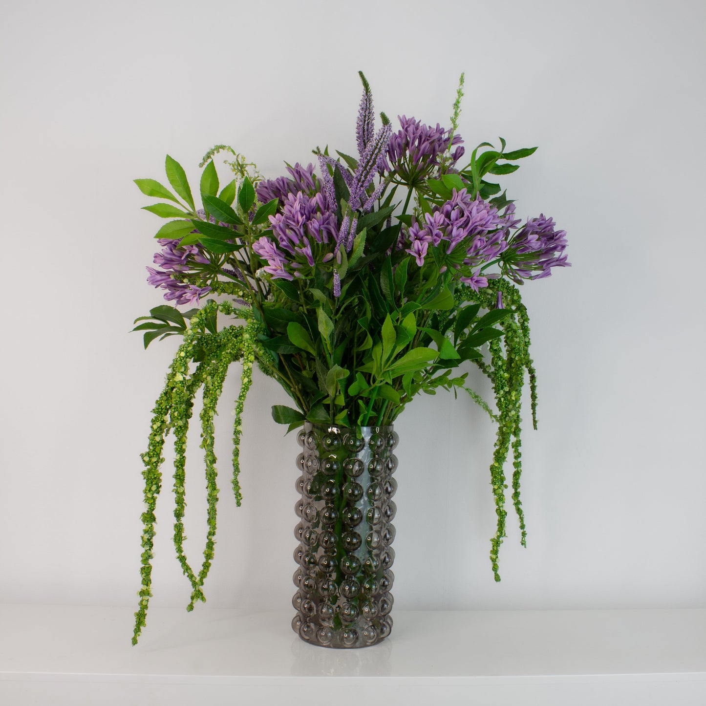 Violet Falls – naturtro kunstig buket i lilla og grønne nuancer