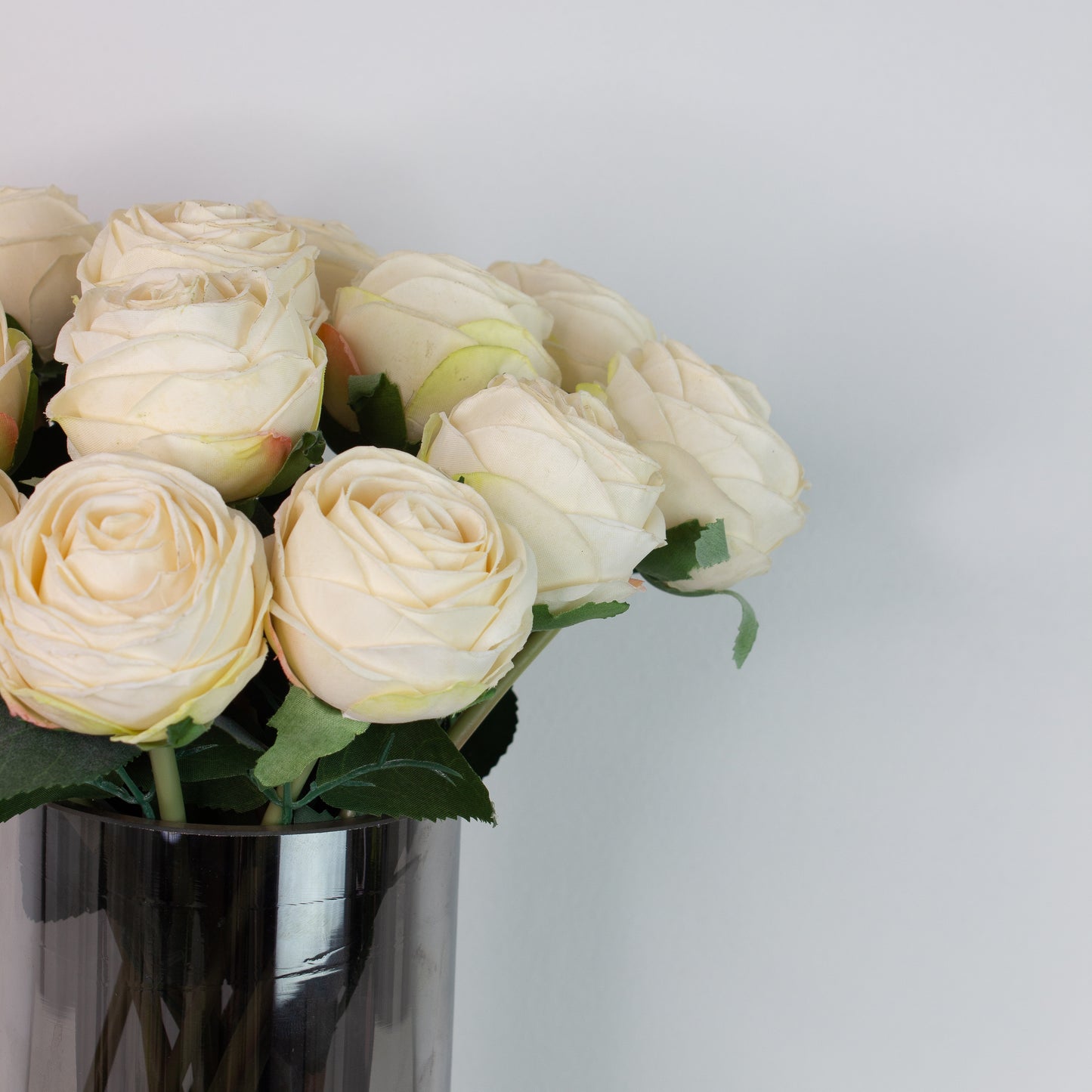 Bouquet of small elegant roses