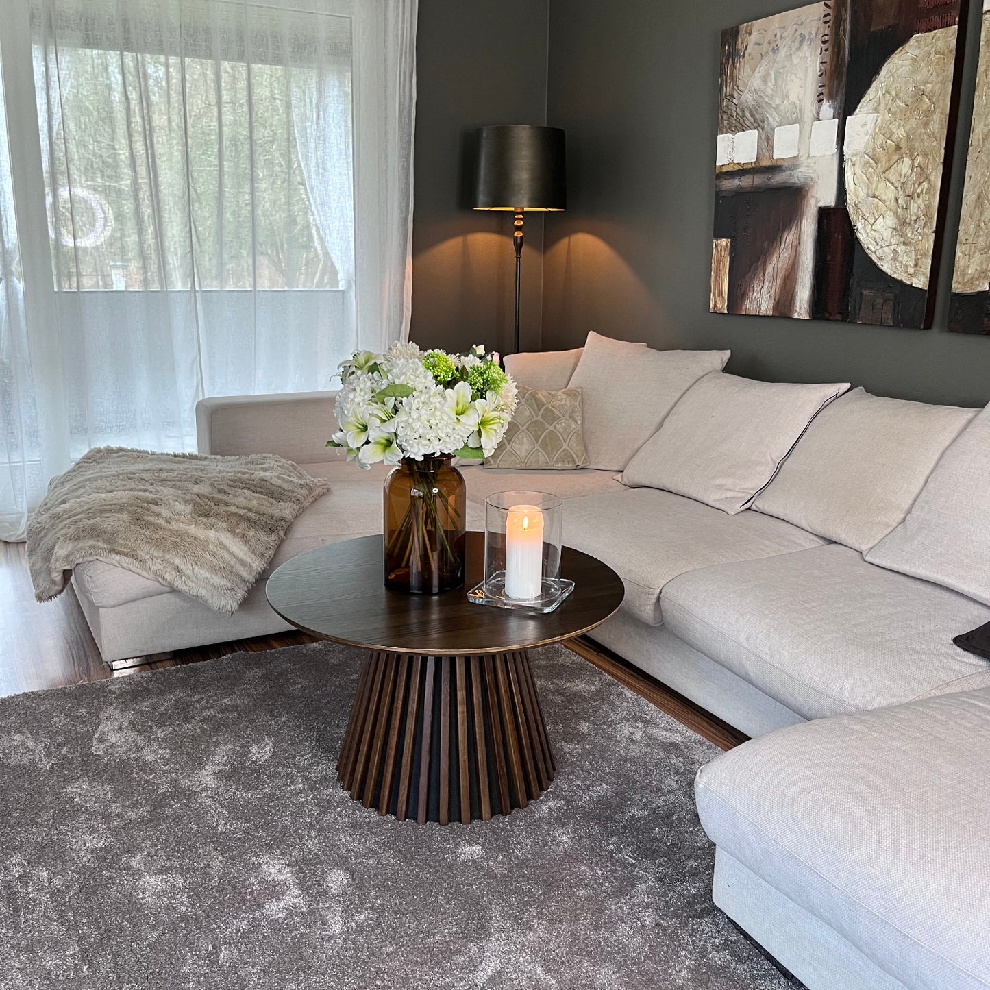 Pure Harmony buket som centerpiece i lys stue