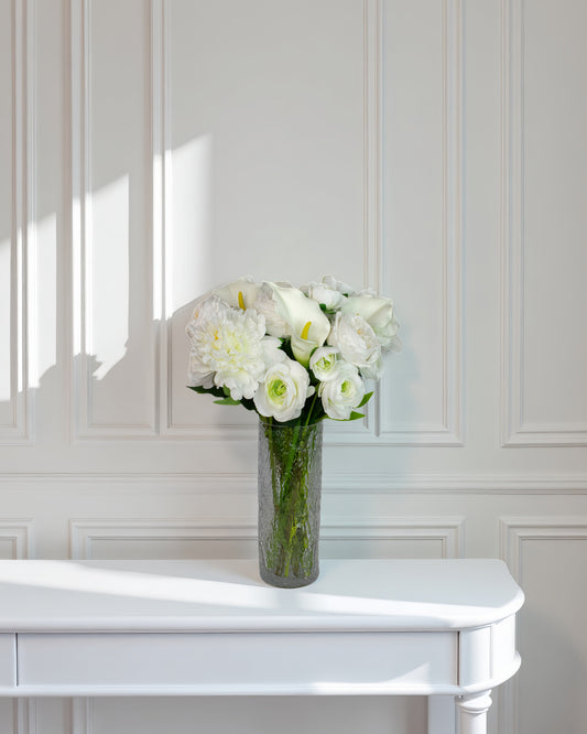 Calla Crystal naturtro kunstig buket i hvide nuancer som elegant dekoration i hjemmet
