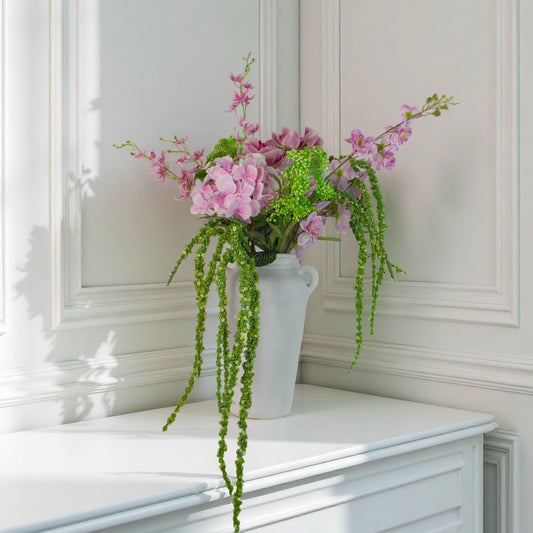 orchid falls – kunstig buket i vase på konsolbord med vandfalds-look