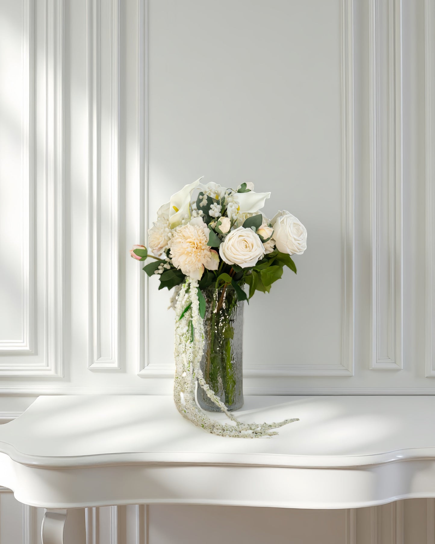 Hængende hvid amaranthus i Pearl Veil – elegant ‘veil’-look over vasen