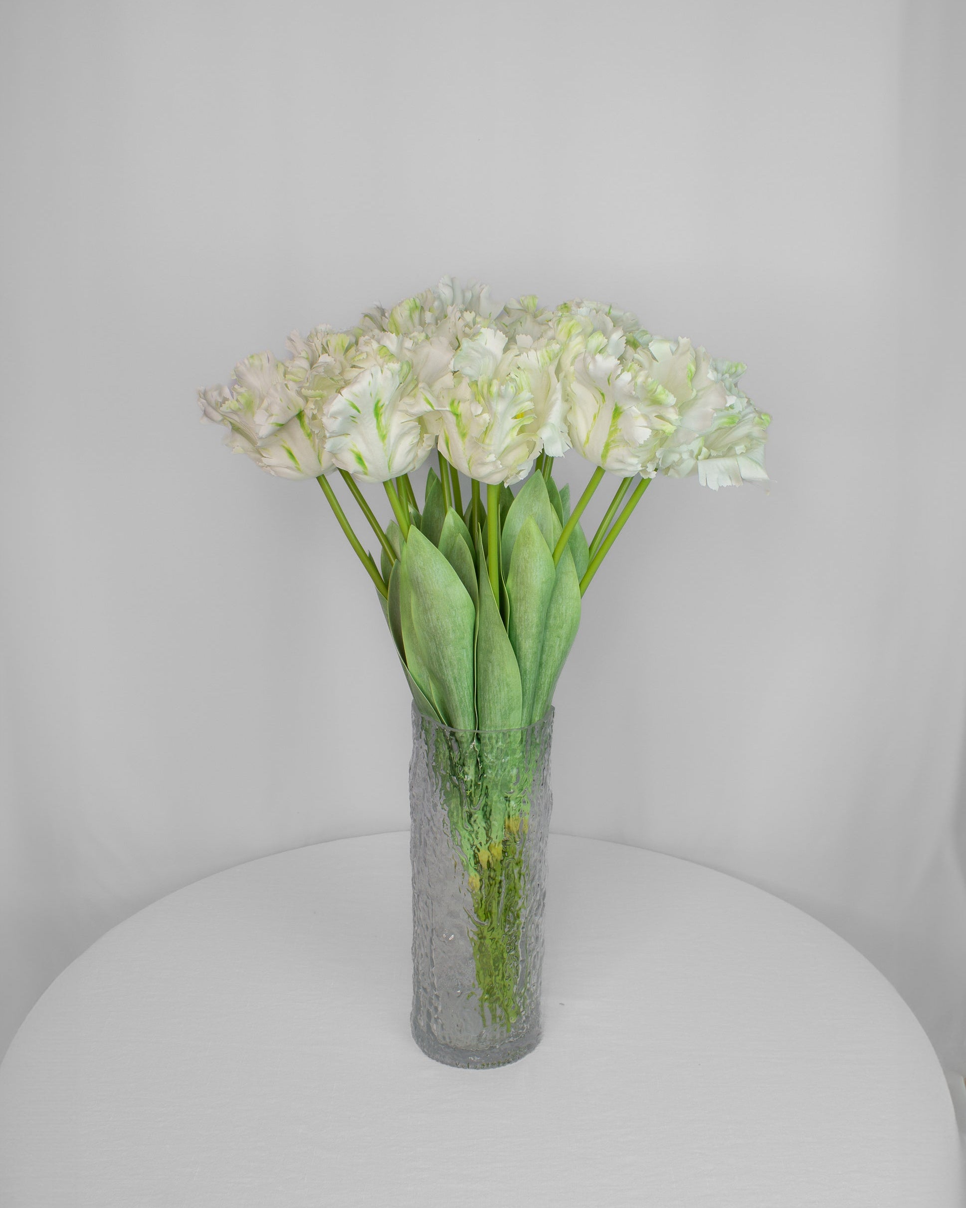 Ruffle Tulips naturtro kunstig buket med 16 fyldte hvide tulipaner i glasvase
